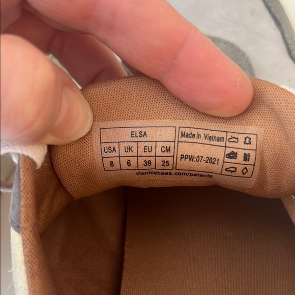 Vionic Elsa Sneakers-Sz 8 - Picture 7 of 7